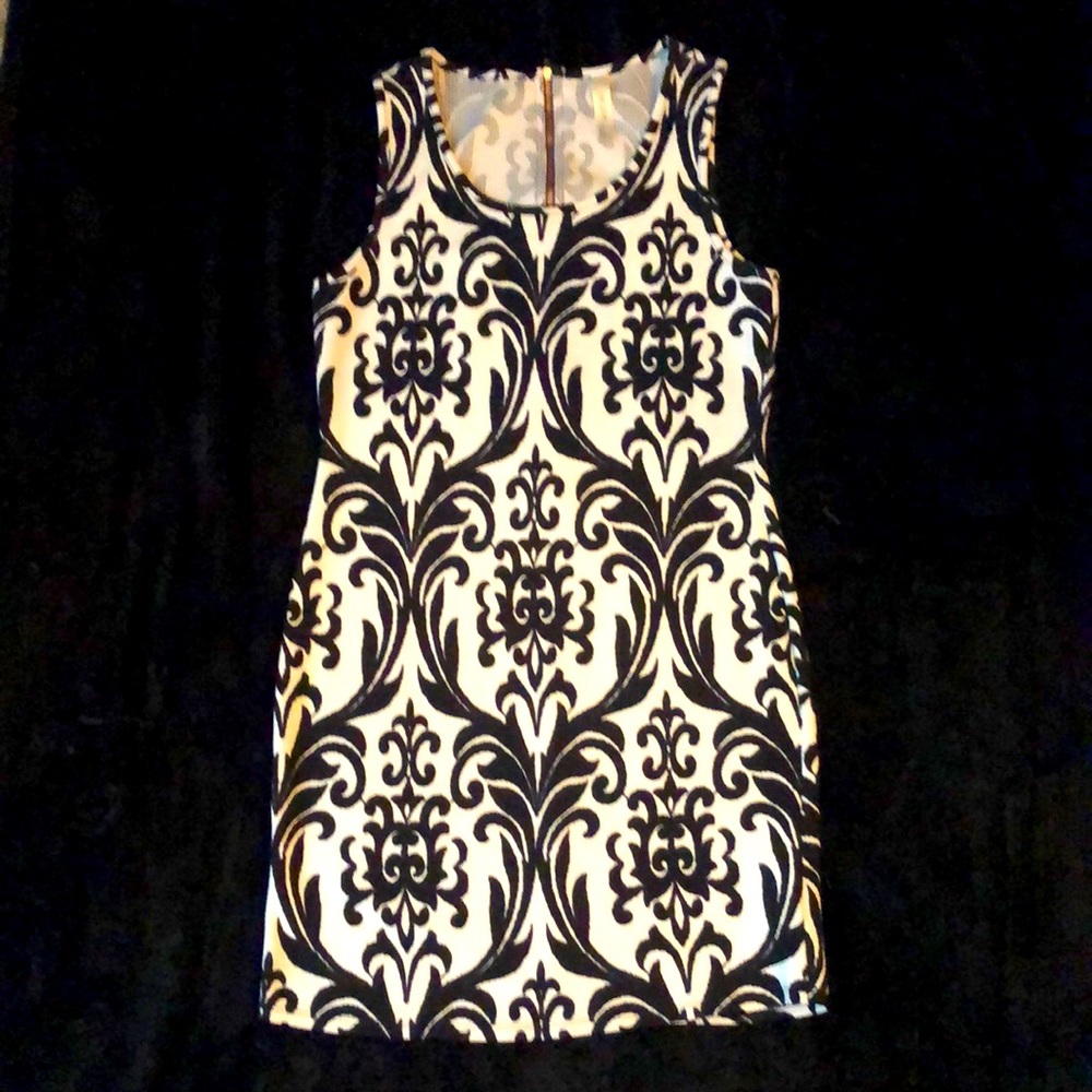 Love, Zoe Sleeveless dress